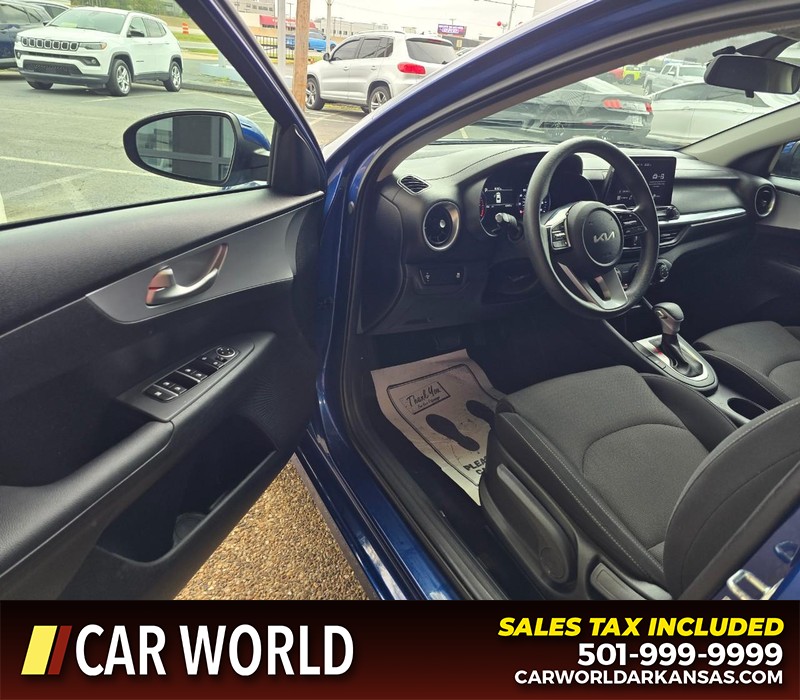 Kia Forte Vehicle Full-screen Gallery Image 7