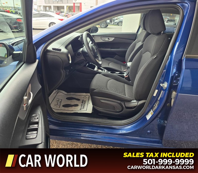 Kia Forte Vehicle Full-screen Gallery Image 8