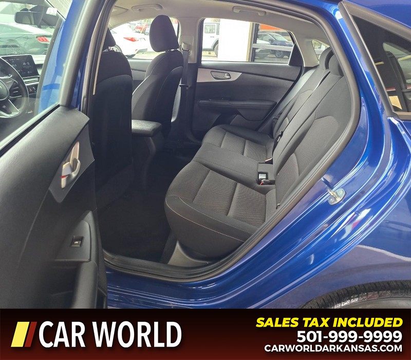 Kia Forte Vehicle Full-screen Gallery Image 10