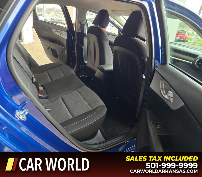 Kia Forte Vehicle Full-screen Gallery Image 12