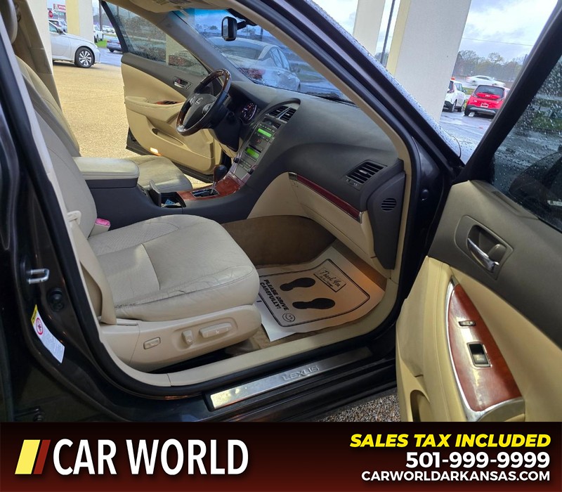 Lexus ES 350 Vehicle Full-screen Gallery Image 11