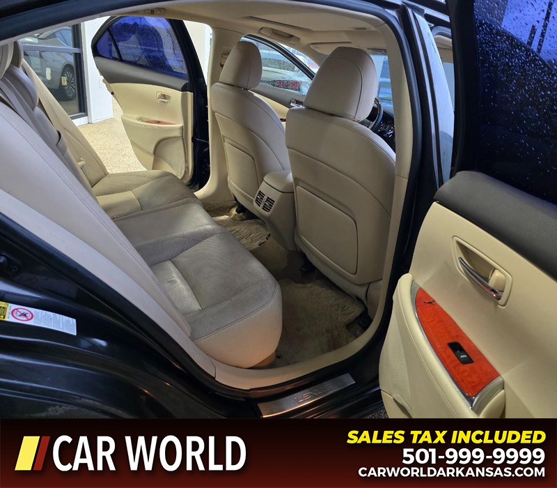 Lexus ES 350 Vehicle Full-screen Gallery Image 12