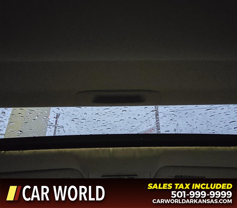 Lexus ES 350 Vehicle Full-screen Gallery Image 18