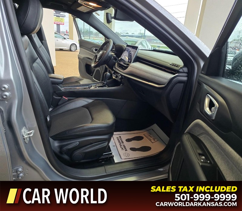 Jeep Compass Vehicle Full-screen Gallery Image 11