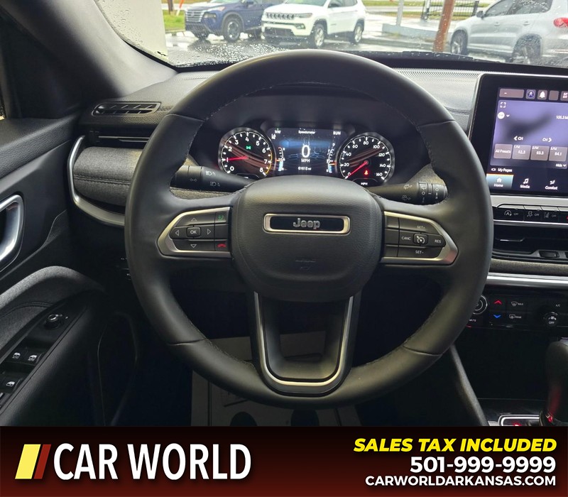 Jeep Compass Vehicle Full-screen Gallery Image 15