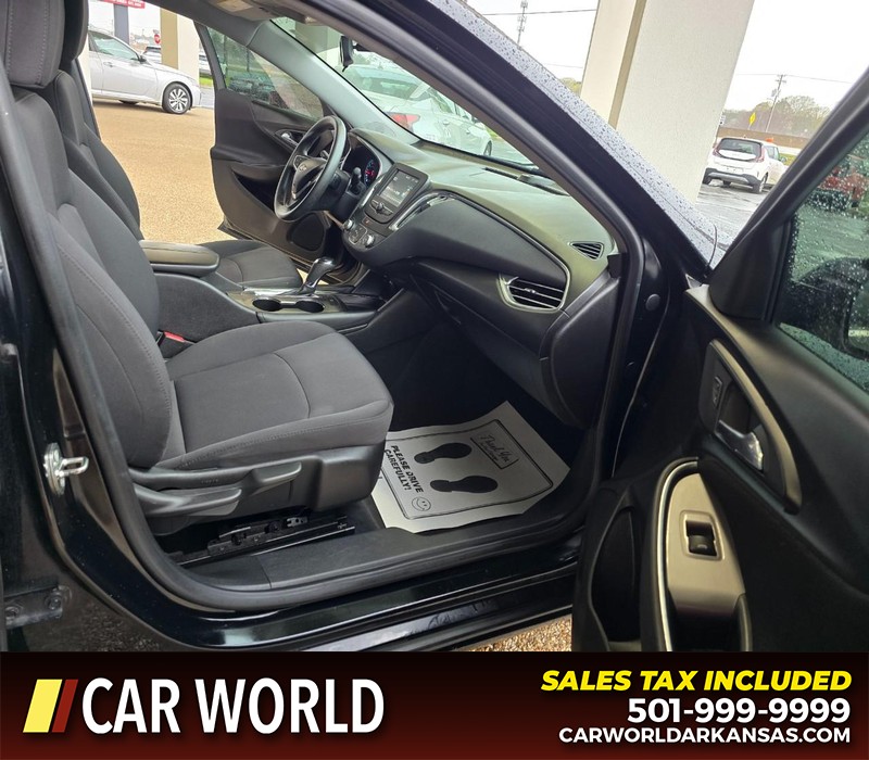 Chevrolet Malibu Vehicle Full-screen Gallery Image 11