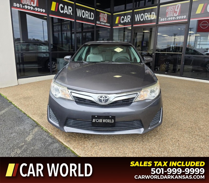 Toyota Camry Vehicle Full-screen Gallery Image 2