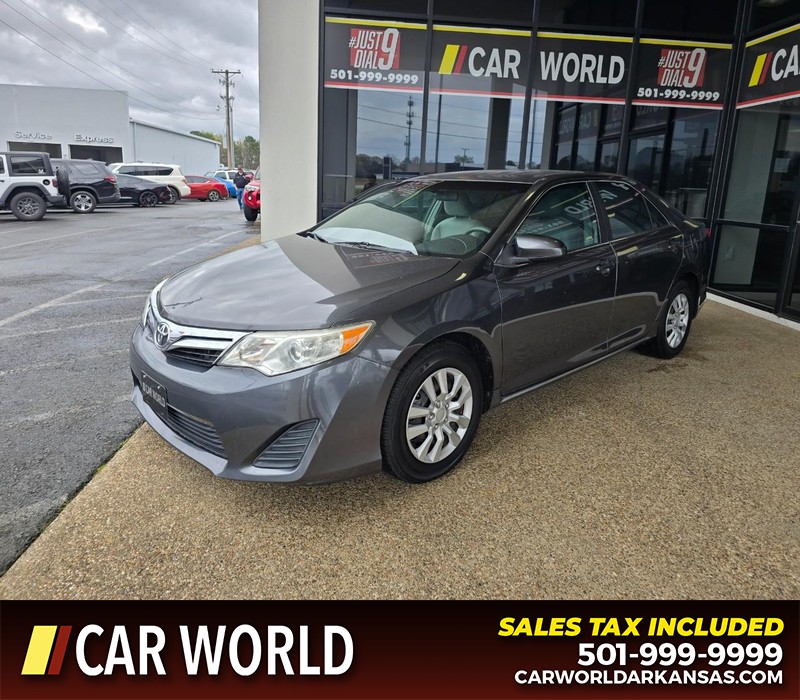 Toyota Camry Vehicle Full-screen Gallery Image 3