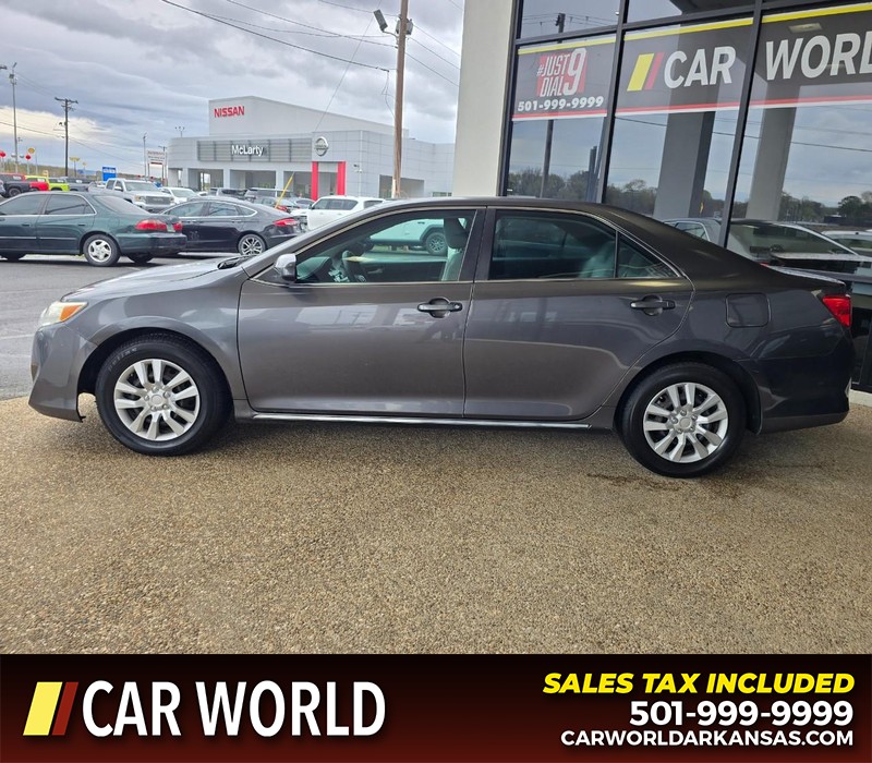 Toyota Camry Vehicle Full-screen Gallery Image 4