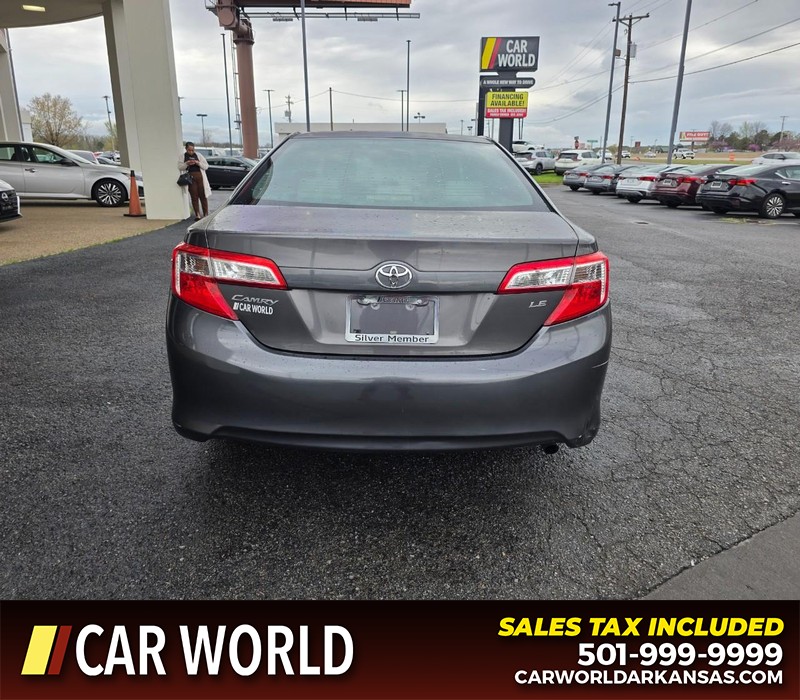 Toyota Camry Vehicle Full-screen Gallery Image 5