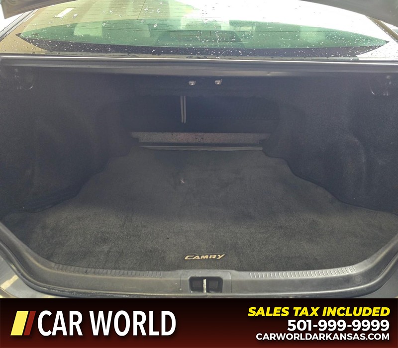 Toyota Camry Vehicle Full-screen Gallery Image 13