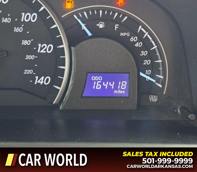 Toyota Camry Vehicle Full-screen Gallery Image 16