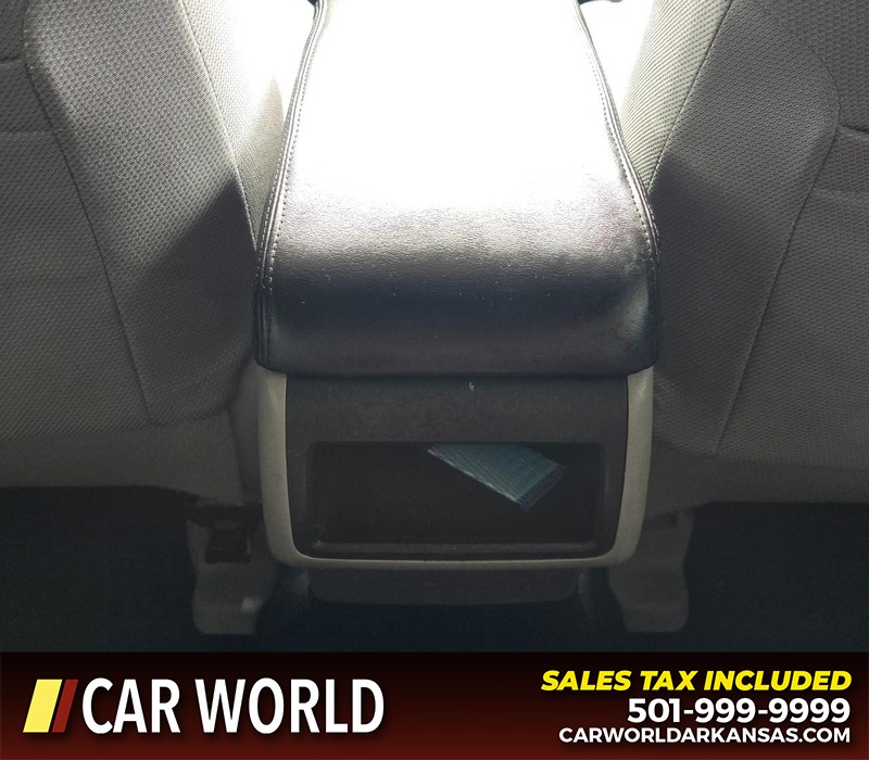 Toyota Camry Vehicle Full-screen Gallery Image 19