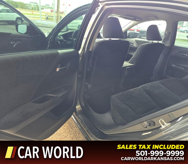 Honda Accord Sedan Vehicle Full-screen Gallery Image 9