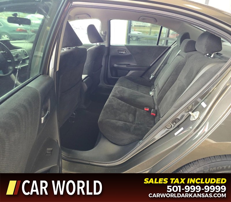 Honda Accord Sedan Vehicle Full-screen Gallery Image 10