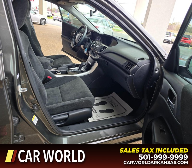 Honda Accord Sedan Vehicle Full-screen Gallery Image 11