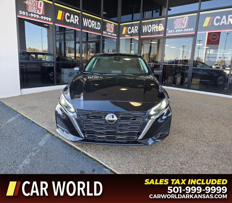 Nissan Altima Vehicle Full-screen Gallery Image 2