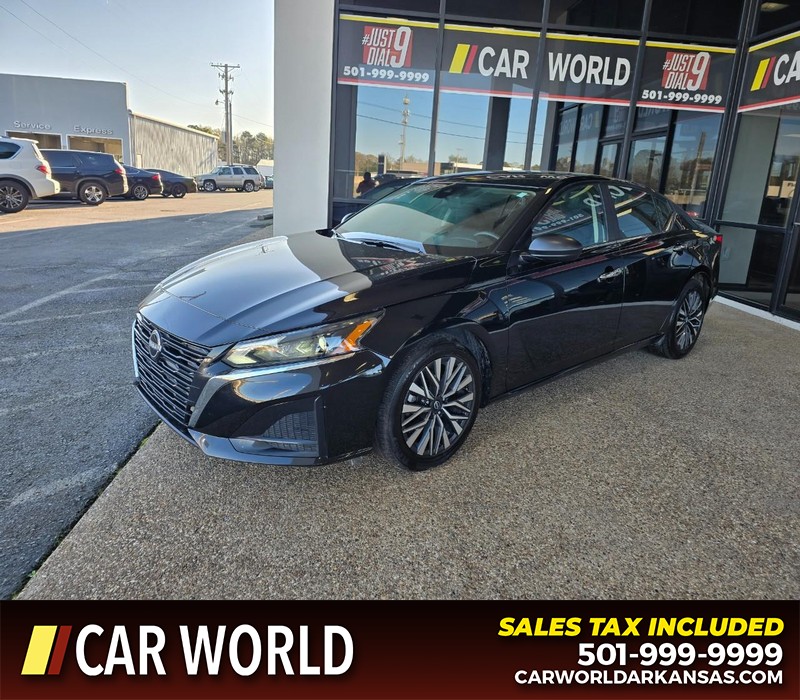 Nissan Altima Vehicle Full-screen Gallery Image 3