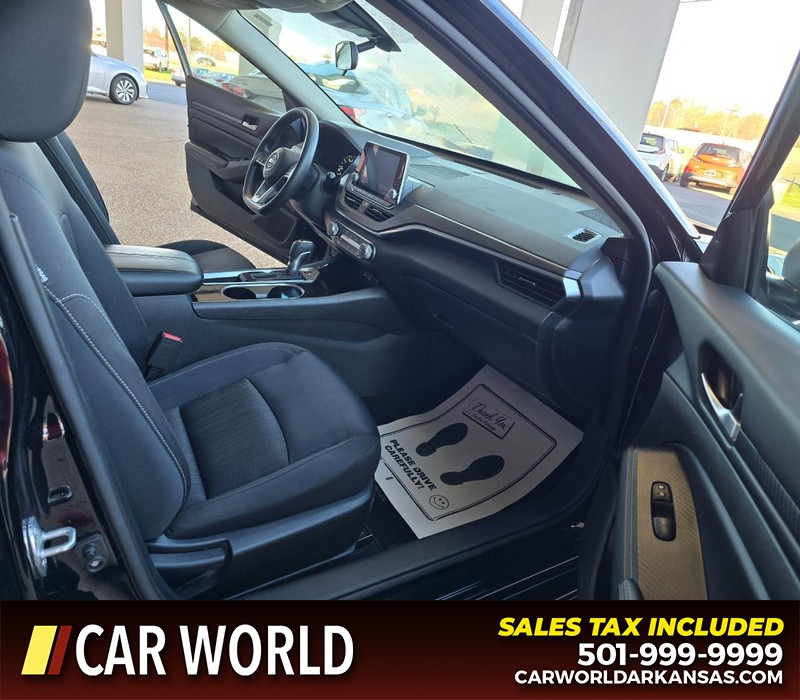 Nissan Altima Vehicle Full-screen Gallery Image 11