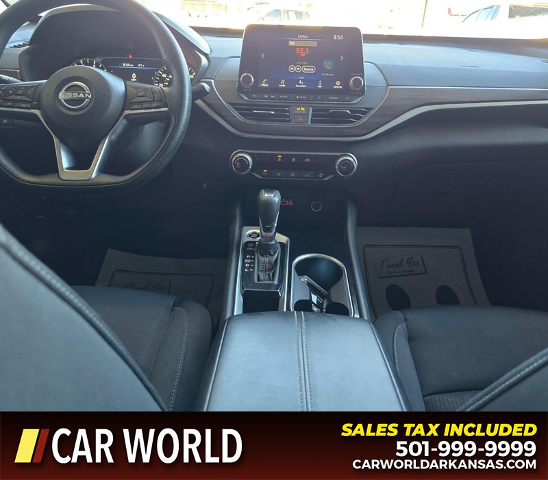 Nissan Altima Vehicle Full-screen Gallery Image 18