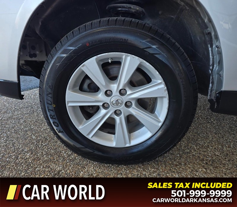 Toyota Highlander Vehicle Full-screen Gallery Image 6