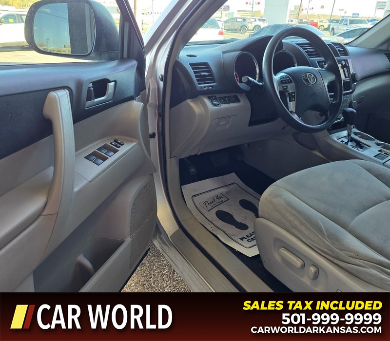 Toyota Highlander Vehicle Full-screen Gallery Image 7