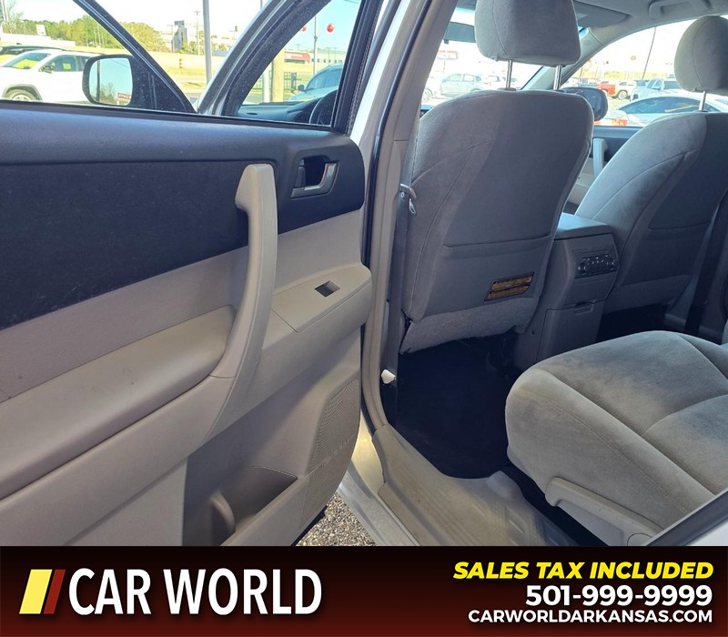 Toyota Highlander Vehicle Full-screen Gallery Image 9