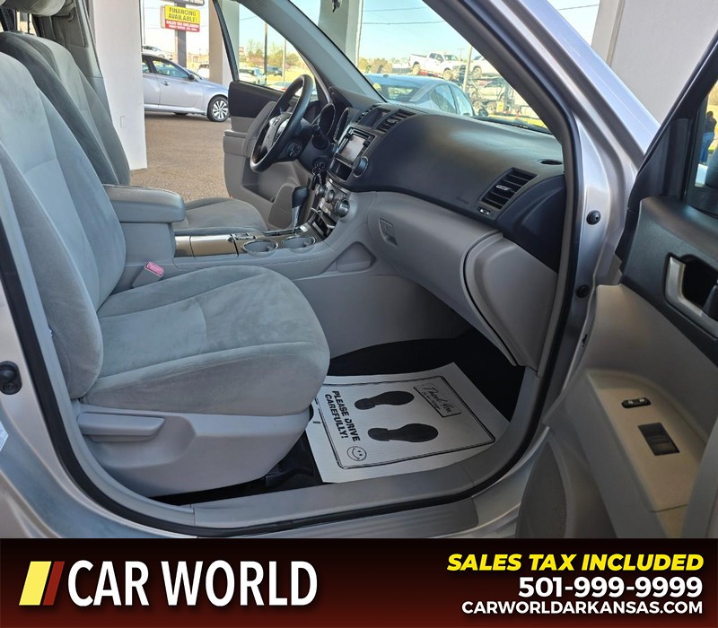 Toyota Highlander Vehicle Full-screen Gallery Image 12