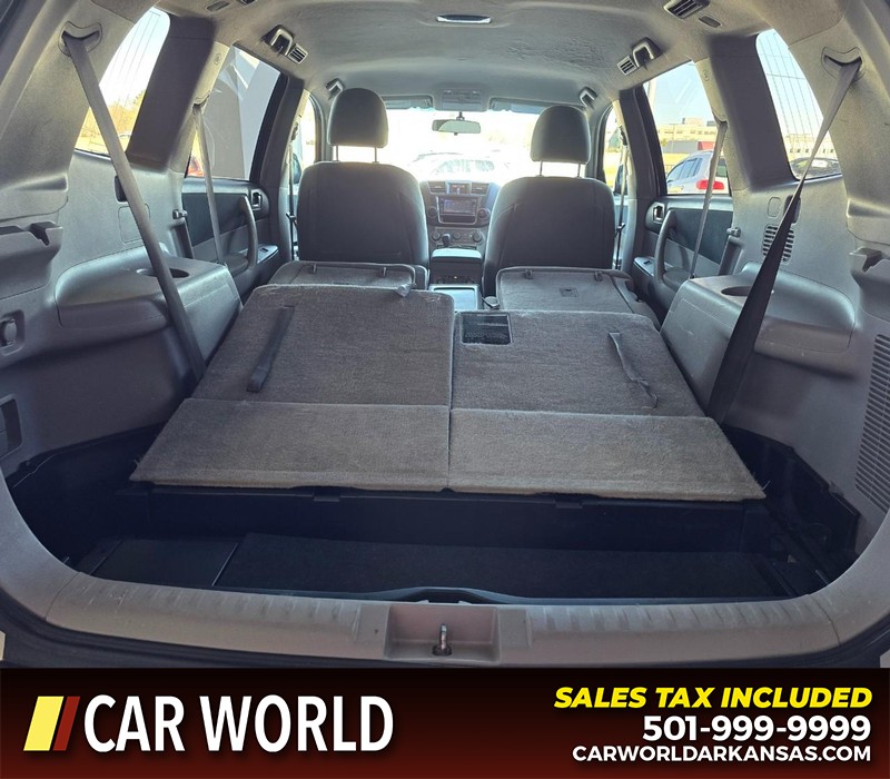 Toyota Highlander Vehicle Full-screen Gallery Image 17