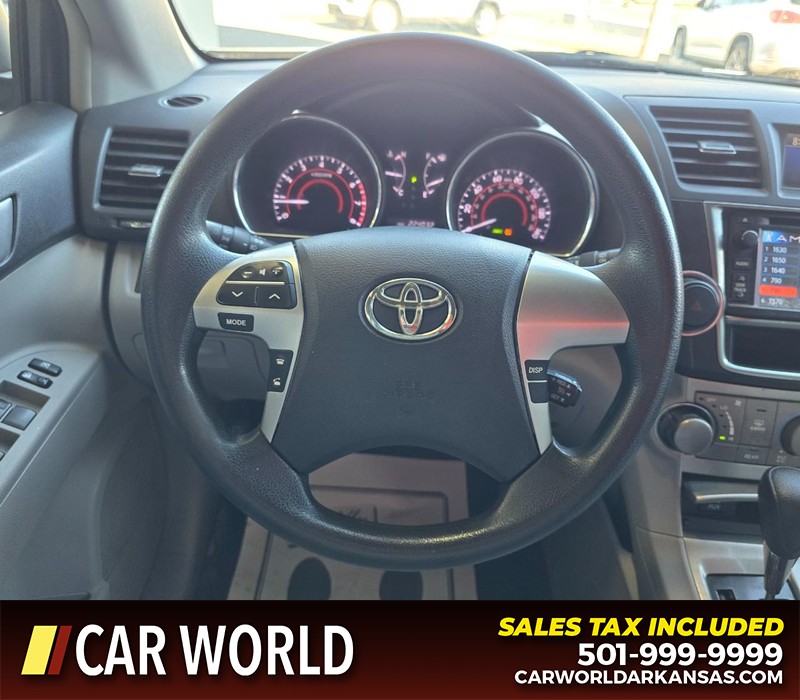 Toyota Highlander Vehicle Full-screen Gallery Image 18