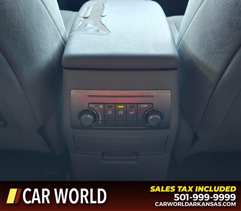 Toyota Highlander Vehicle Full-screen Gallery Image 23