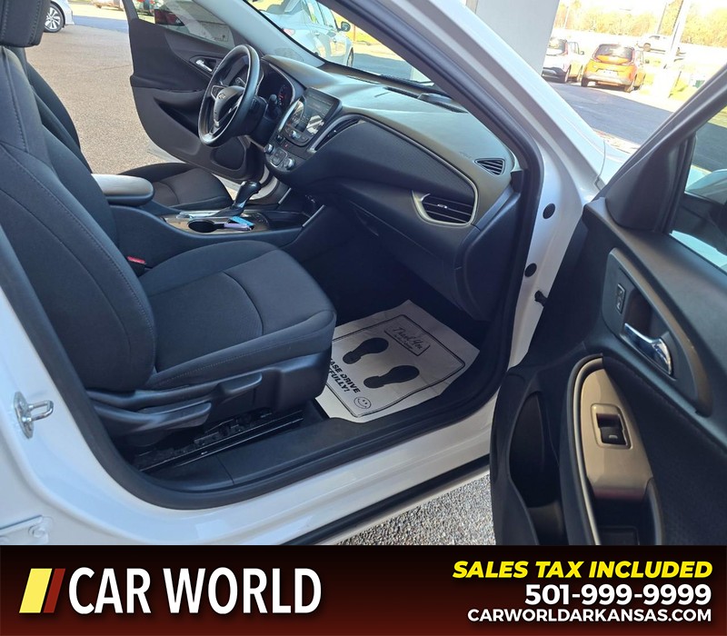 Chevrolet Malibu Vehicle Full-screen Gallery Image 11