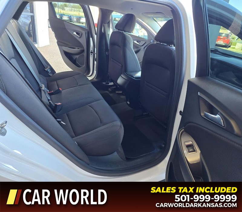 Chevrolet Malibu Vehicle Full-screen Gallery Image 12