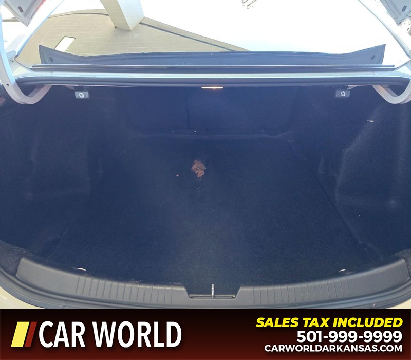 Chevrolet Malibu Vehicle Full-screen Gallery Image 13