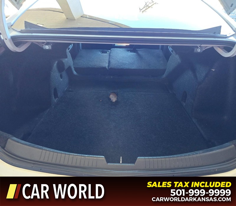 Chevrolet Malibu Vehicle Full-screen Gallery Image 14