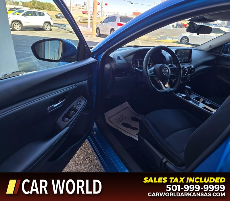 Nissan Sentra Vehicle Full-screen Gallery Image 7