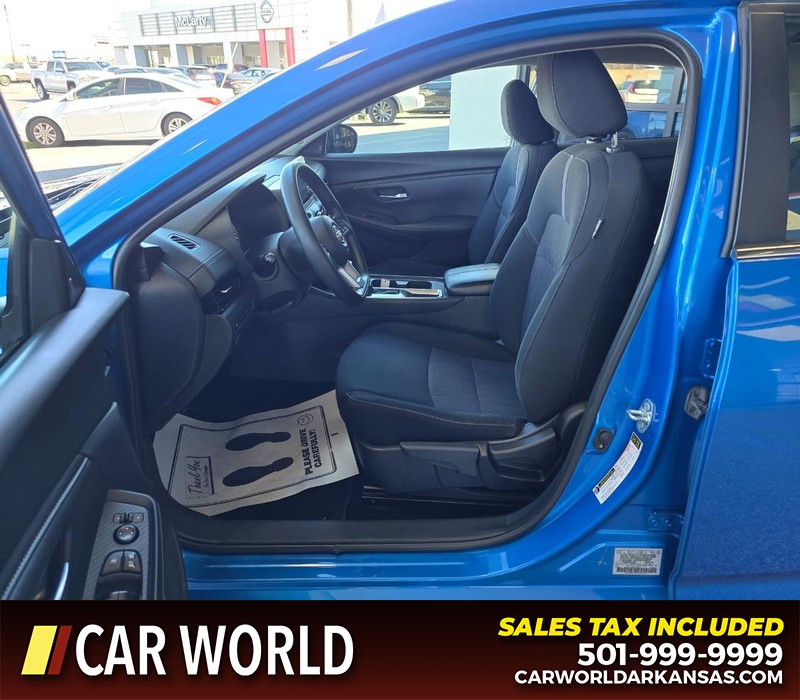 Nissan Sentra Vehicle Full-screen Gallery Image 8