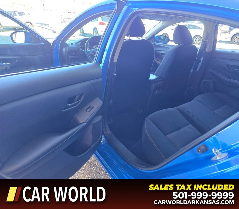 Nissan Sentra Vehicle Full-screen Gallery Image 9