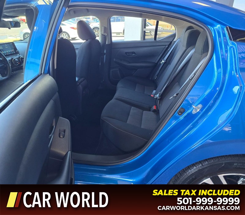 Nissan Sentra Vehicle Full-screen Gallery Image 10