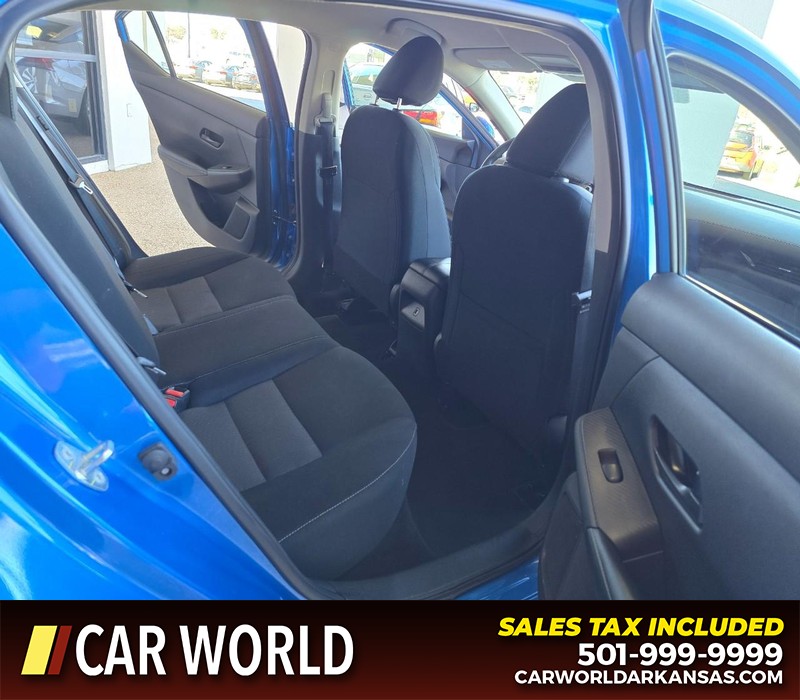 Nissan Sentra Vehicle Full-screen Gallery Image 12