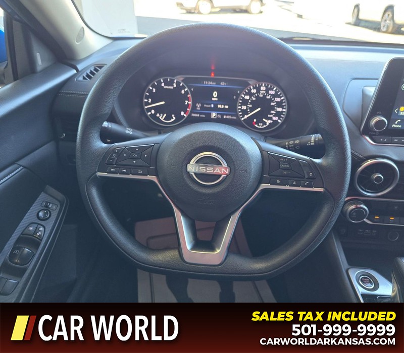 Nissan Sentra Vehicle Full-screen Gallery Image 15