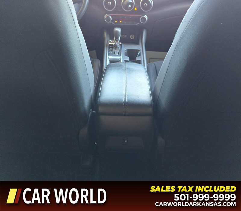 Nissan Sentra Vehicle Full-screen Gallery Image 19