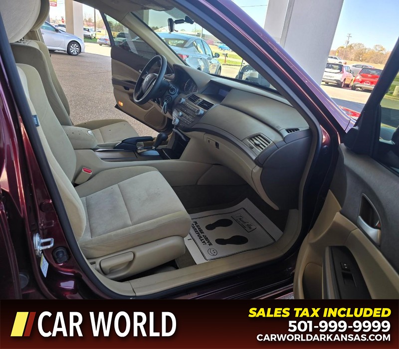 Honda Accord Sedan Vehicle Full-screen Gallery Image 11