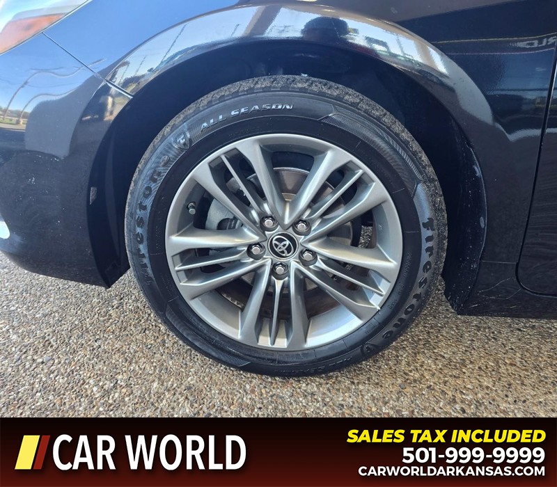 Toyota Camry Vehicle Full-screen Gallery Image 6