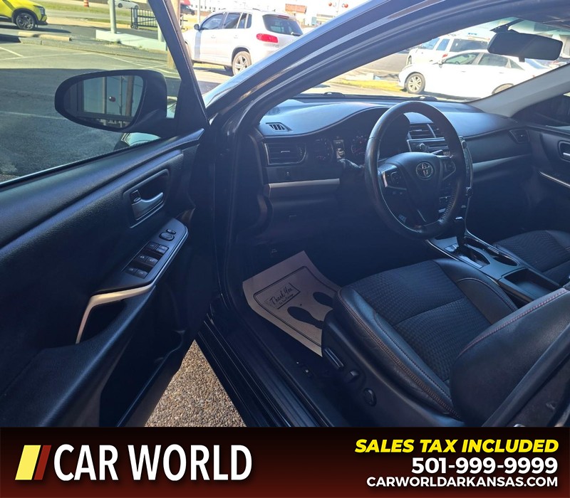 Toyota Camry Vehicle Full-screen Gallery Image 7