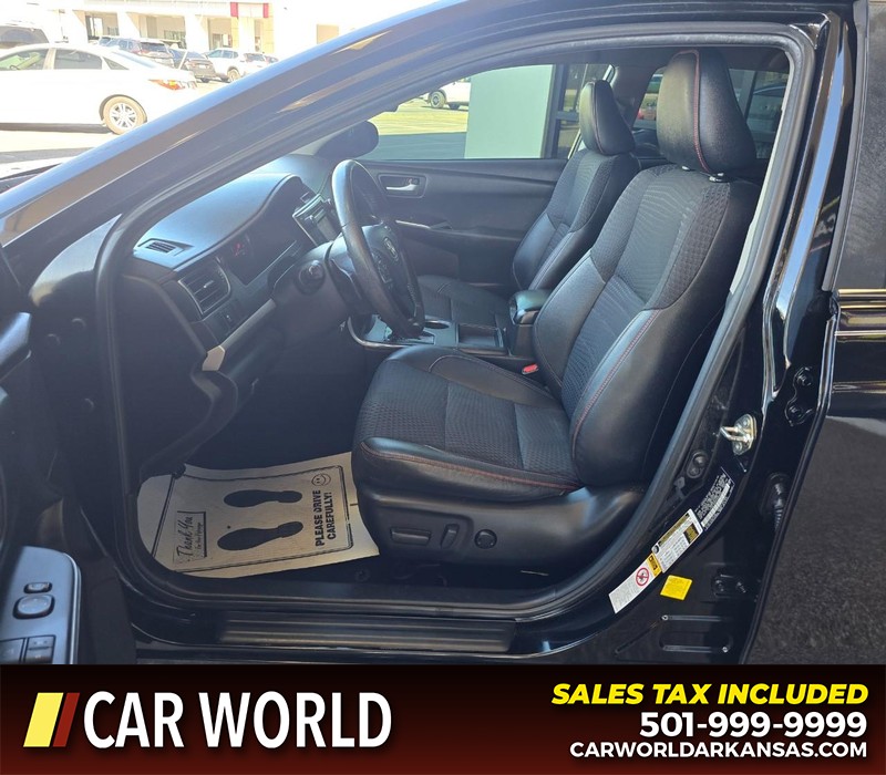 Toyota Camry Vehicle Full-screen Gallery Image 8