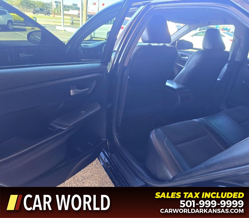 Toyota Camry Vehicle Full-screen Gallery Image 9