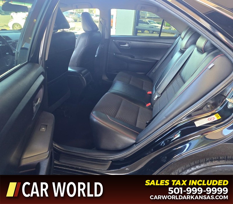 Toyota Camry Vehicle Full-screen Gallery Image 10