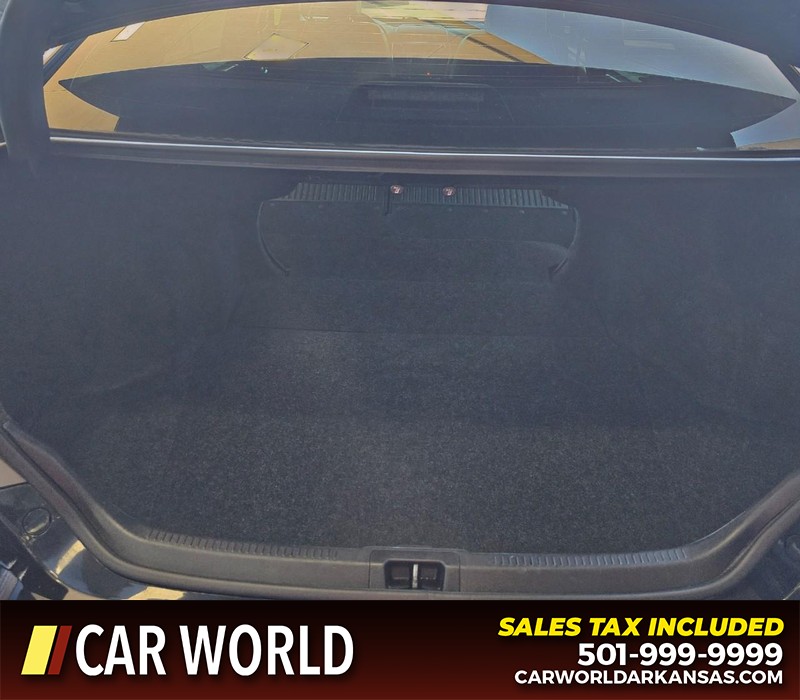 Toyota Camry Vehicle Full-screen Gallery Image 14