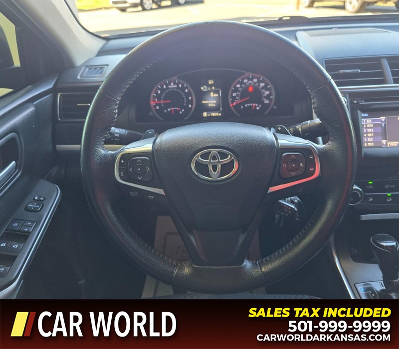Toyota Camry Vehicle Full-screen Gallery Image 15